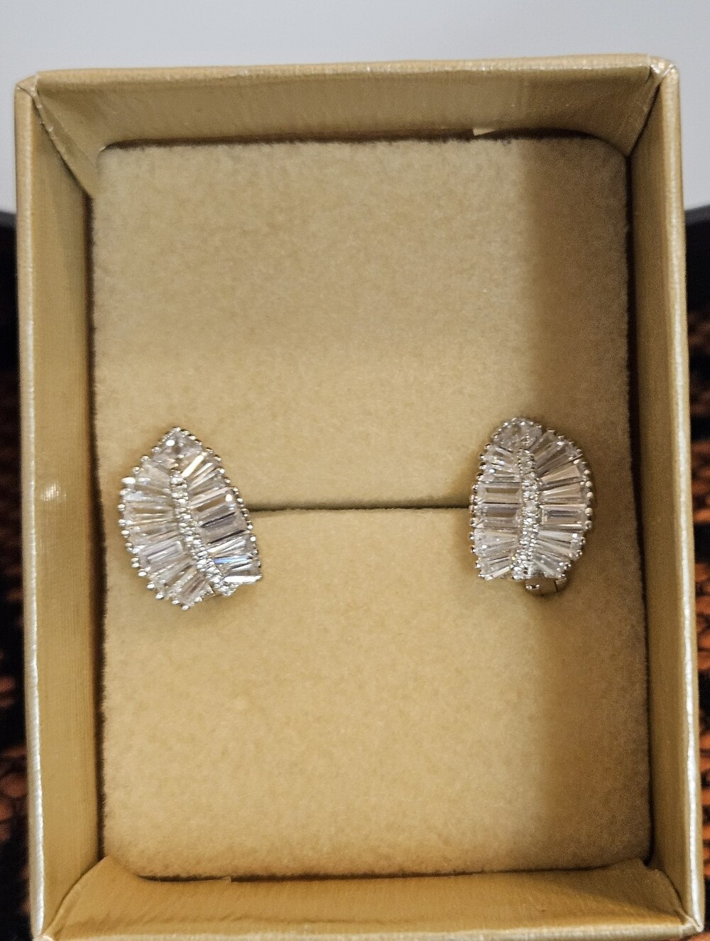 New Leaf Earrings Pierced - Picture 5 of 5